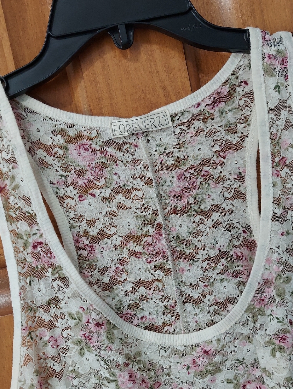 Forever 21 Dainty Rose Floral Soft Lace Racerback Tank Top, Size Medium, EUC